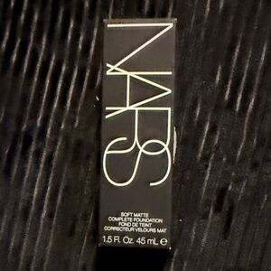 NARS Soft Matte Foundation in Black